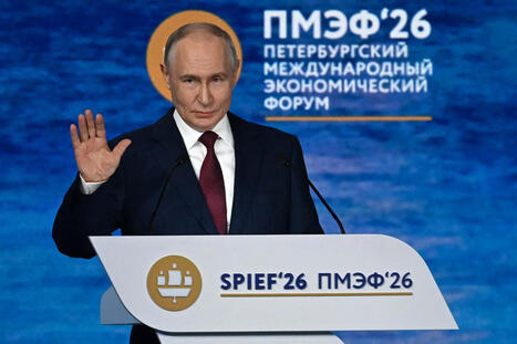 Putin criticizes Western sanctions as damaging to the global economy at &lsquo;Russian Davos&rsquo; | Gouvernance - Veille quotidienne | Scoop.it