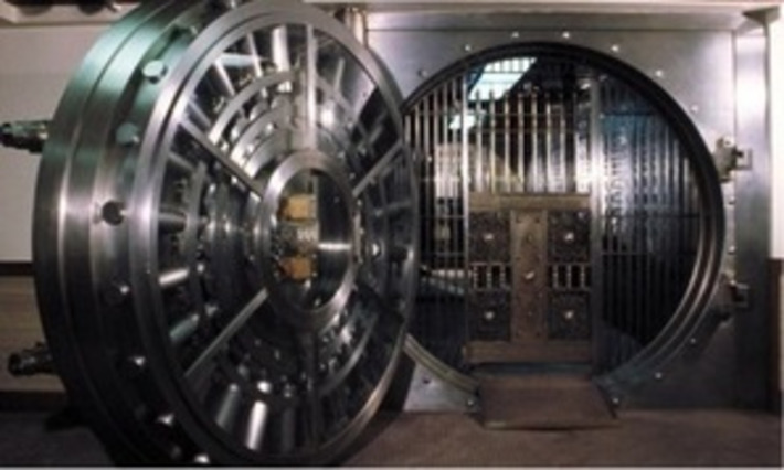 Hu's Place: Is The Future of Banks-No Banks? | Hitachi Data Systems | money money money | Scoop.it