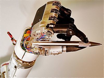 This Robotic Limb Is So Advanced It Could Bring Paralyzed Troops Back To The Battlefield | TheBottomlineNow | Scoop.it