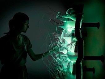Philips Bio-light Design Uses Bacteria To Light Up Your Livingroom | simulateurs | Scoop.it