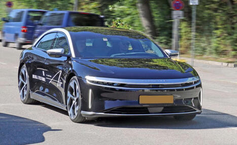 Kaatunut vesipullo aiheutti s&auml;hk&ouml;autoon yli 10 000 euron vahingot | 1Uutiset - Lukemisen t&auml;hden | Scoop.it