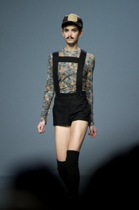 Madrid Fashion Week: Carlos Diez fa sfilare modelle con i baffi finti - Modalizer | JIMIPARADISE! | Scoop.it