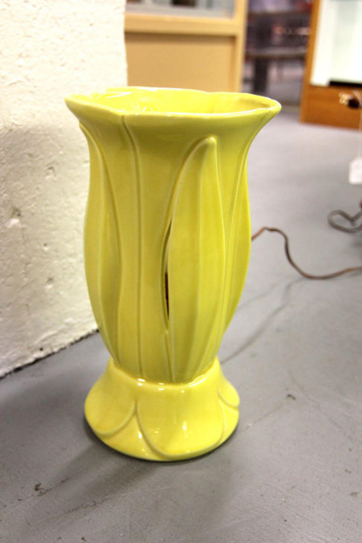 Mid-Century Modern TV Lamp Elegant Yellow Tulip Design Royal Haeger Pottery Petal Louvre Design Authentic Vintage | Antiques & Vintage Collectibles | Scoop.it