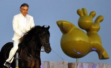 Andrea Bocelli cade da cavallo, poi rassicura i fan: 'Sto bene' - Toscana | Italian Entertainment And More | Scoop.it