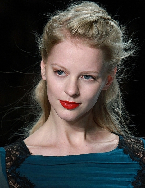 Half up braided hair style | fashionhunger.com | Kapsels voor vrouwen | Scoop.it