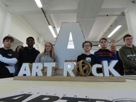 Ces collégiens de Loudéac construisent le logo du festival Art Rock en lettres géantes | Le Courrier Indépendant | ephelide PR news | Scoop.it