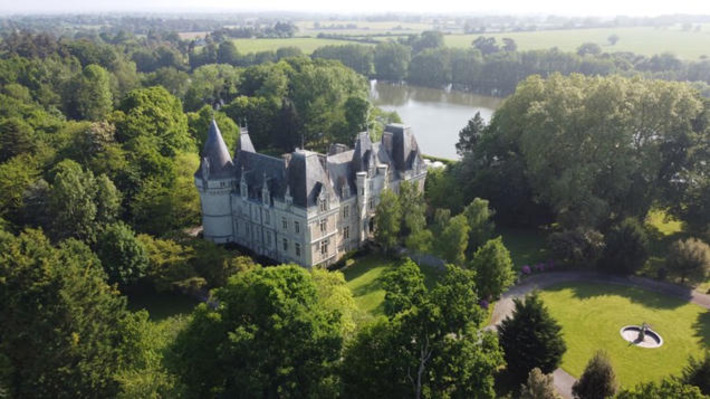 19th-Century Castle for Sale in France&rsquo;s Loire Valley Comes With a Golf Course and Its Own Chapel | Real Estate Report | Scoop.it