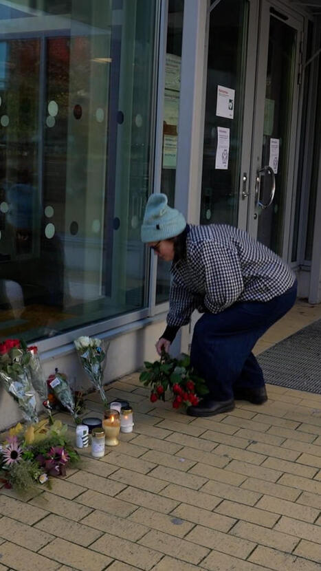 Utanf&ouml;r K&auml;mpetorpshallen s&ouml;rjer &auml;lvsj&ouml;borna mordet p&aring; 25-&aring;riga kvinnan | A1Uutiset | Scoop.it