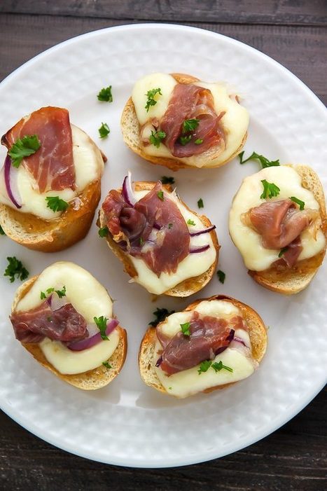This Fig and Prosciutto Crostini Recipe is a Perfect Party Food | eHow | Candy Buffet Weddings, Favors, Events, Food Station Buffets and Tea Parties | Scoop.it