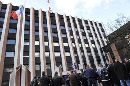 Des centaines de policiers présents aux obsèques du policier tué | Marseille, la revue de presse | Scoop.it