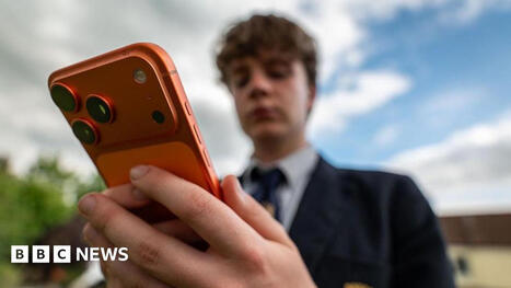 Social media as bad for young people as smoking, top doctors say | Microeconomics: IB Economics | Scoop.it
