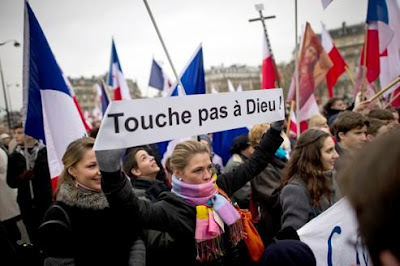 Slovar les Nouvelles: L&eacute;gislatives : Les cathos traditionalistes t&ecirc;te de pont du FN ? | Chronique des Droits de l'Homme | Scoop.it
