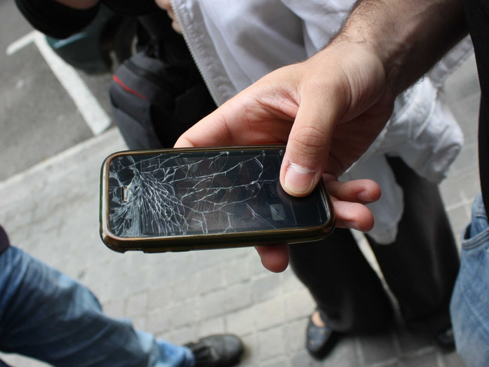 Apple will buy back your old, broken iPhone | Technology Report - Changing Our World | Scoop.it