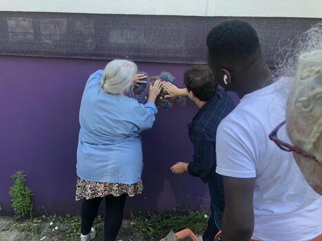 Nantes. Des fleurs de mosaïques aux Dervallières : "un projet collectif dans l’ADN de La Luna" | L'actualité des quartiers politique de la ville de Bretagne et Pays de la Loire | Scoop.it