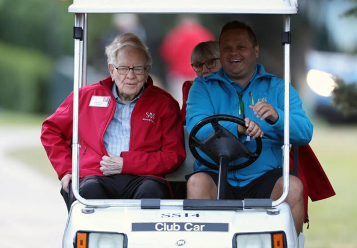Warren Buffet delivers powerful 2-word judgment on Fed&rsquo;s Warsh | Family Office & Billionaire Report - Empowering Family Dynasties | Scoop.it