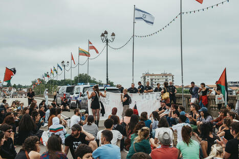 Bayonne : le drapeau israélien du pont Saint-Esprit dans le viseur des pro-palestiniens | Pays Basque | MEDIABASK | BABinfo Pays Basque | Scoop.it