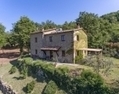 Farmhouse with Lake View for sale in Tuoro (Umbria) (Ref. UCR-022) | Italian Properties - Italiaans Onroerend Goed | Scoop.it