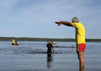 Landes&nbsp;: &laquo;&nbsp;Ce n&rsquo;est pas parce qu&rsquo;on a appris &agrave; nager en piscine que l&rsquo;on va savoir nager en milieu naturel&nbsp;&raquo;&nbsp;: les coll&eacute;giens s&rsquo;initient &agrave; la natation dans les eaux du lac de L&eacute;on | Landes - Conseils municipaux & communautaires | Scoop.it