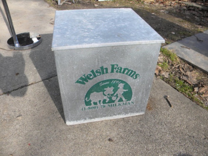 nice big solid shape galvanized WELSH FARMS metal delivery dairy porch advertising MILK bottle box | Antiques & Vintage Collectibles | Scoop.it