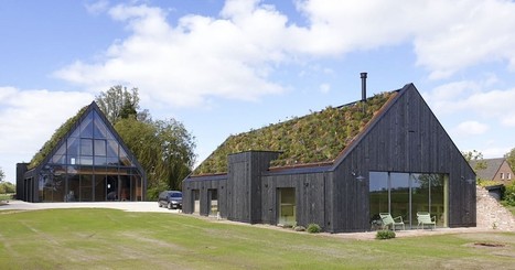 Une maison bois au toit vert et bardage en bois brulé à Westbroek (Pays-Bas)  | Build Green, pour un habitat écologique | Scoop.it