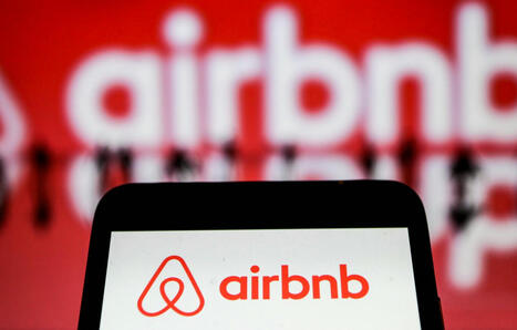 Coiffeur, masseur, traiteur… la plateforme Airbnb se lance dans les « services à domicile » | prospective et tendances | Scoop.it