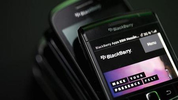 BlackBerry posts quarterly loss as turnaround continues | Business Report - Making A Difference | Scoop.it