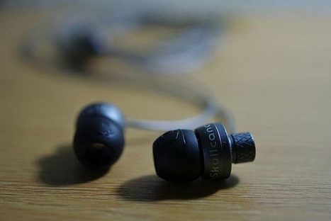 Microsoft earbuds  monitor wearers’ health to help pick the next song | Internet of Things - Company and Research Focus | Scoop.it