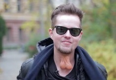 Et vous comment réagiriez-vous face à cet homme qui a des testicules dans le cou ? | Trollface , meme et humour 2.0 | Scoop.it
