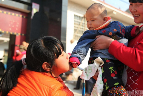 Disabled girl types with her nose, opens online store to sell apples from her village | News-from-China | Scoop.it