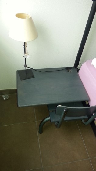 [Coup de ♥] Customisation d'un bureau d'écolier en table de chevet par MissMog sur le #CDB | Best of coin des bricoleurs | Scoop.it