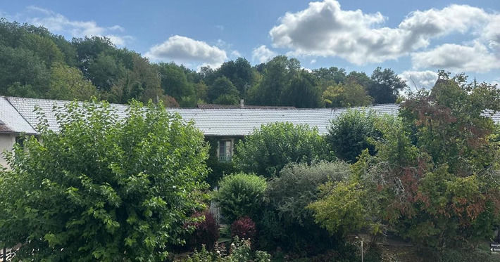 "Quatre &agrave; cinq degr&eacute;s de moins" : cet h&ocirc;tel de Dordogne a blanchi son toit pour r&eacute;duire la chaleur dans les chambres&nbsp; | Tourisme durable | Scoop.it