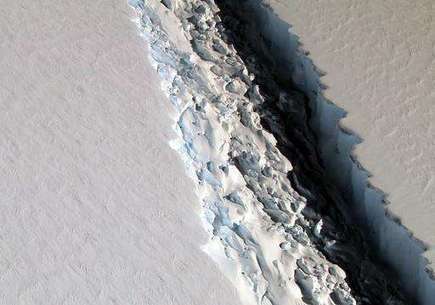 Scientists watch growing Antarctic crack but aren't Alarmed | Technology in Business Today | Scoop.it