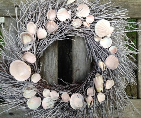 Twig wreath seashells pink front door fence wedding buffet decoration blush pastel pink cottage chic | Beachy Keen | Scoop.it