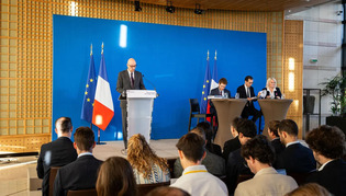Gel des allocations familiales, pensions des retrait&eacute;s non revaloris&eacute;es&nbsp;: le gouvernement a pr&eacute;sent&eacute; son budget 2027 | Une semaine d'actu - Newsletter de veille de l'AURH | Scoop.it