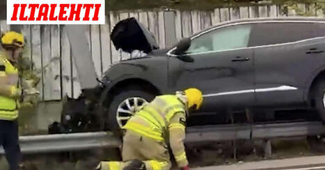 Hurja kolari It&auml;v&auml;yl&auml;ll&auml;: Auto t&ouml;rm&auml;si tolppaan | A1Uutiset | Scoop.it