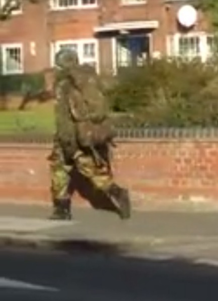 AIR STUPID LIVE UK - Reports of man in combat clothing carrying rifle in Norwich - mirror.co.uk VIDEO | Thumpy's 3D House of Airsoft™ @ Scoop.it | Scoop.it