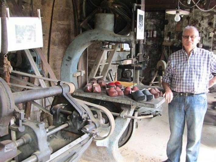 Atelier du sabot : un savoir-faire artisanal préservé ~ ouest-france.fr | Découvrir, se former et faire | Scoop.it