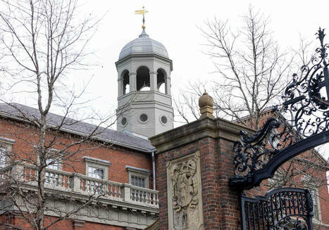Trump prohíbe a Harvard admitir estudiantes extranjeros porque fomentan «la violencia, el antisemitismo y el comunismo chino» | Albisteak | Scoop.it