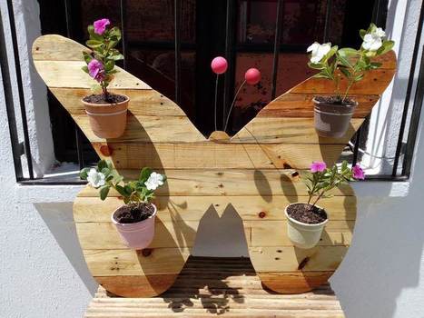 Cheerful Pallet Butterfly Planter Wall Art | 1001 Pallets ideas ! | Scoop.it