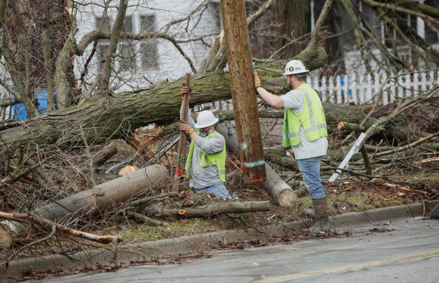 Powerful winds and extreme weather knock out po...