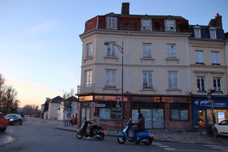 &Agrave; Pont-Audemer, l'immeuble &agrave; l'abandon du Pot d'&Eacute;tain d&eacute;p&eacute;rit depuis 17 ans | Veille territoriale AURH | Scoop.it