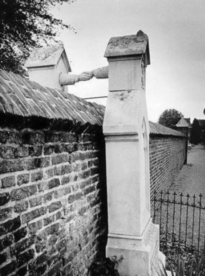 Graves of a Catholic woman and her Protestant husband | In The Name Of God | Scoop.it