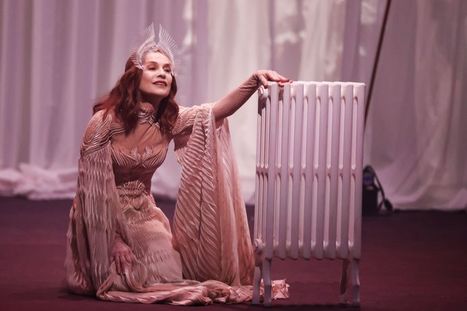 Après les critiques envers Isabelle Huppert, le directeur du théâtre évoque «un dérapage» | Revue de presse théâtre | Scoop.it
