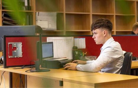 Bac+5 mais pas d&rsquo;exp&eacute;rience ? Ces secteurs qui recrutent le plus de jeunes dipl&ocirc;m&eacute;s en 2026 | ACTUALITES EN ORIENTATION ET INSERTION PROFESSIONNELLE | Scoop.it