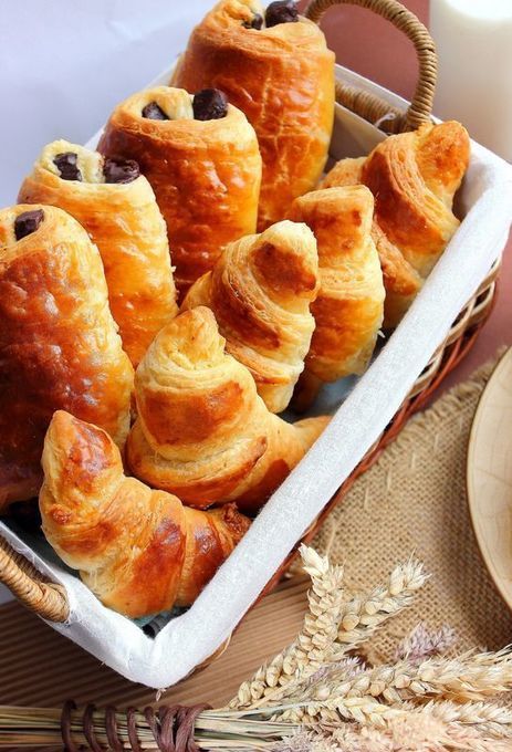 Viennoiseries pains au chocolat & croissants fourrés aux amandes { Pas-à-pas en images } - | TICE et langues | Scoop.it