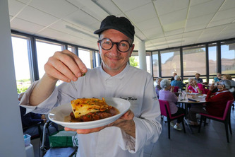 &laquo;&nbsp;Il faut juste un peu de volont&eacute;&nbsp;&raquo;&nbsp;: dans cette cantine des Landes, le chef salu&eacute; pour sa nourriture bio, locale, bonne et pas ch&egrave;re | Actus du jour - 4 juin 2026 | Scoop.it