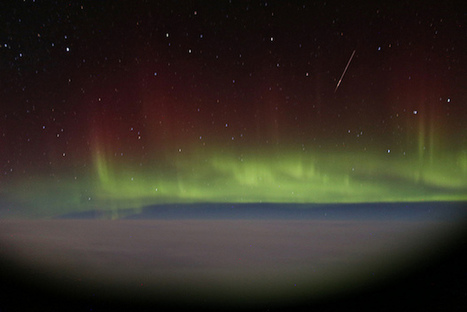 Aurora Borealis Time-Lapse Photographed Through an Airplane Window | Mobile Photography | Scoop.it