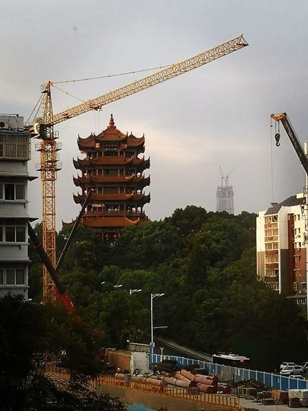 Wuhan et ses deux grues jaunes (for... - Olivier Guyonvarch | Facebook | Wuhan, Hubei | Scoop.it