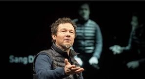 La petite fille de Monsieur Linh, mise en scène Guy Cassiers, avec Jérôme Kircher | Revue de presse théâtre | Scoop.it