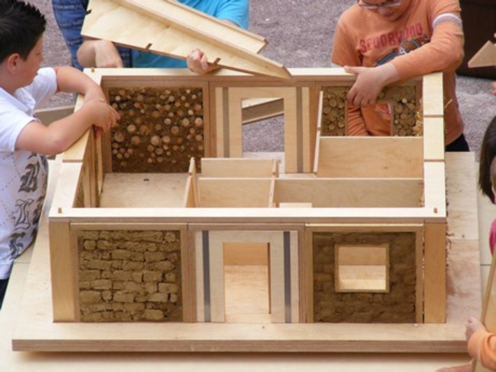 Une mini maison bioclimatique en mode "légo" pour sensibiliser les enfants | Le blog actu éco-construction du salon vertissimmo.com | Découvrir, se former et faire | Scoop.it